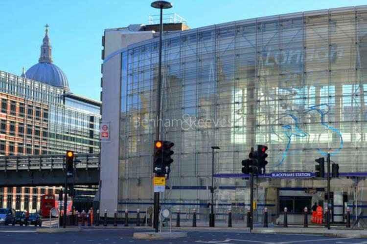 Londone Banner Img 1