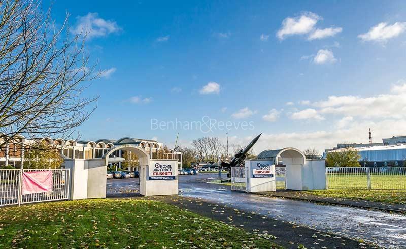 Londone Banner Img 1